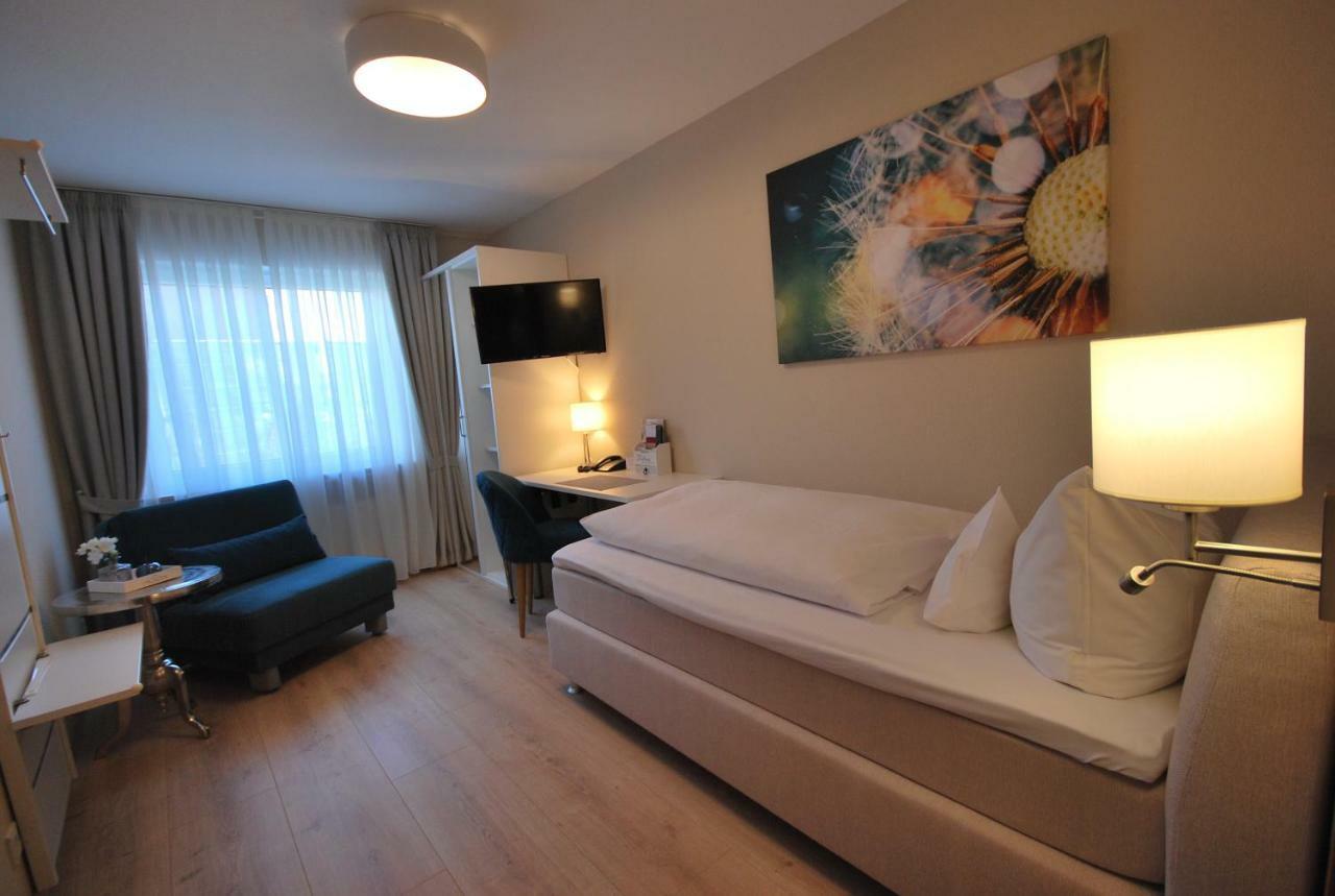 Hotel Colosseum Rheinbollen Exterior photo